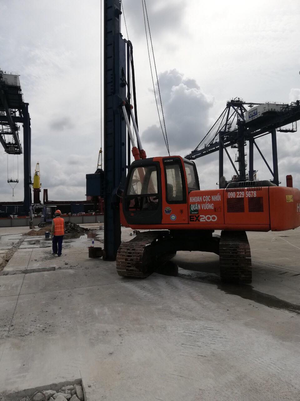 HITACHI - EX200
