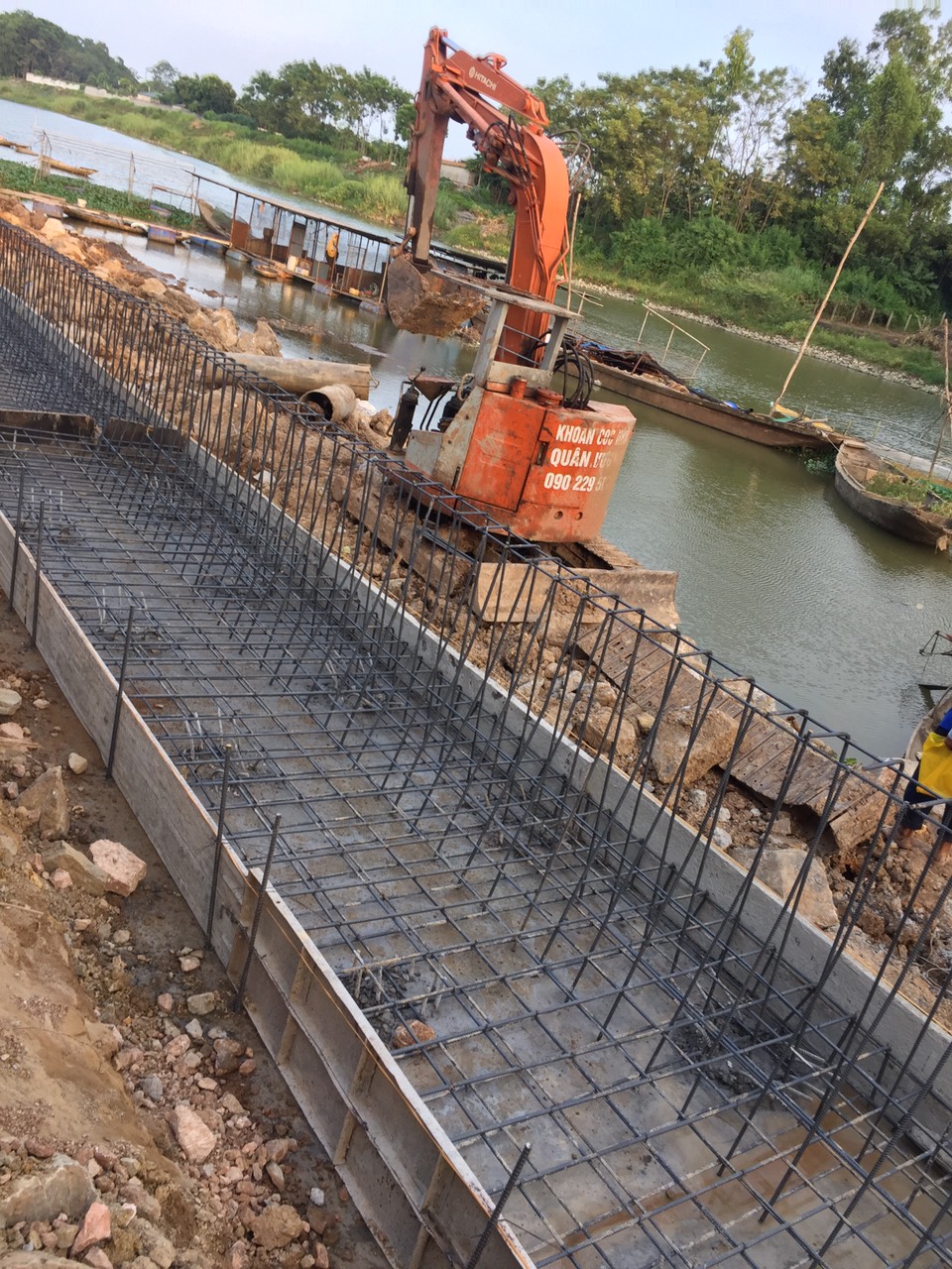 Thi Công Khoan Cọc Nhồi D400 Và D600 Công Trình: “Xử Lý Cấp Bách Sự Cố Sạt Lở Bờ Sông Đáy